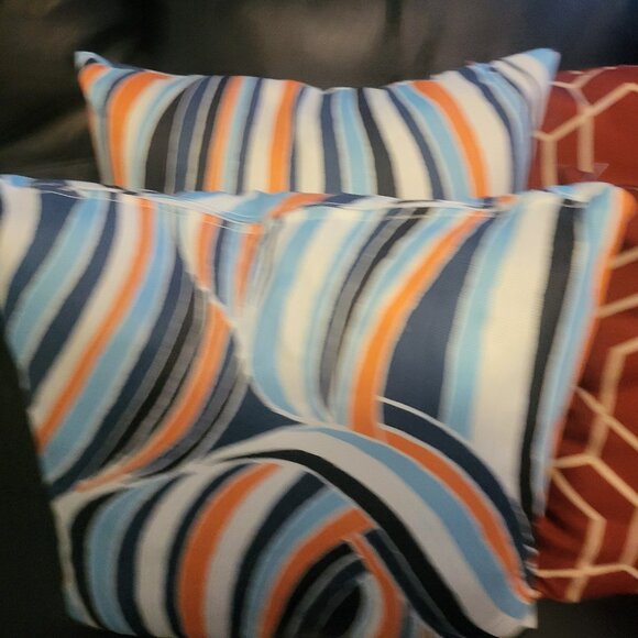 BEAUTIFUL 3-SET SOFA PILLOW BUNDLE- GET 3 DIFFERENT SETS for ONLY $14.00 - Picture 3 of 4